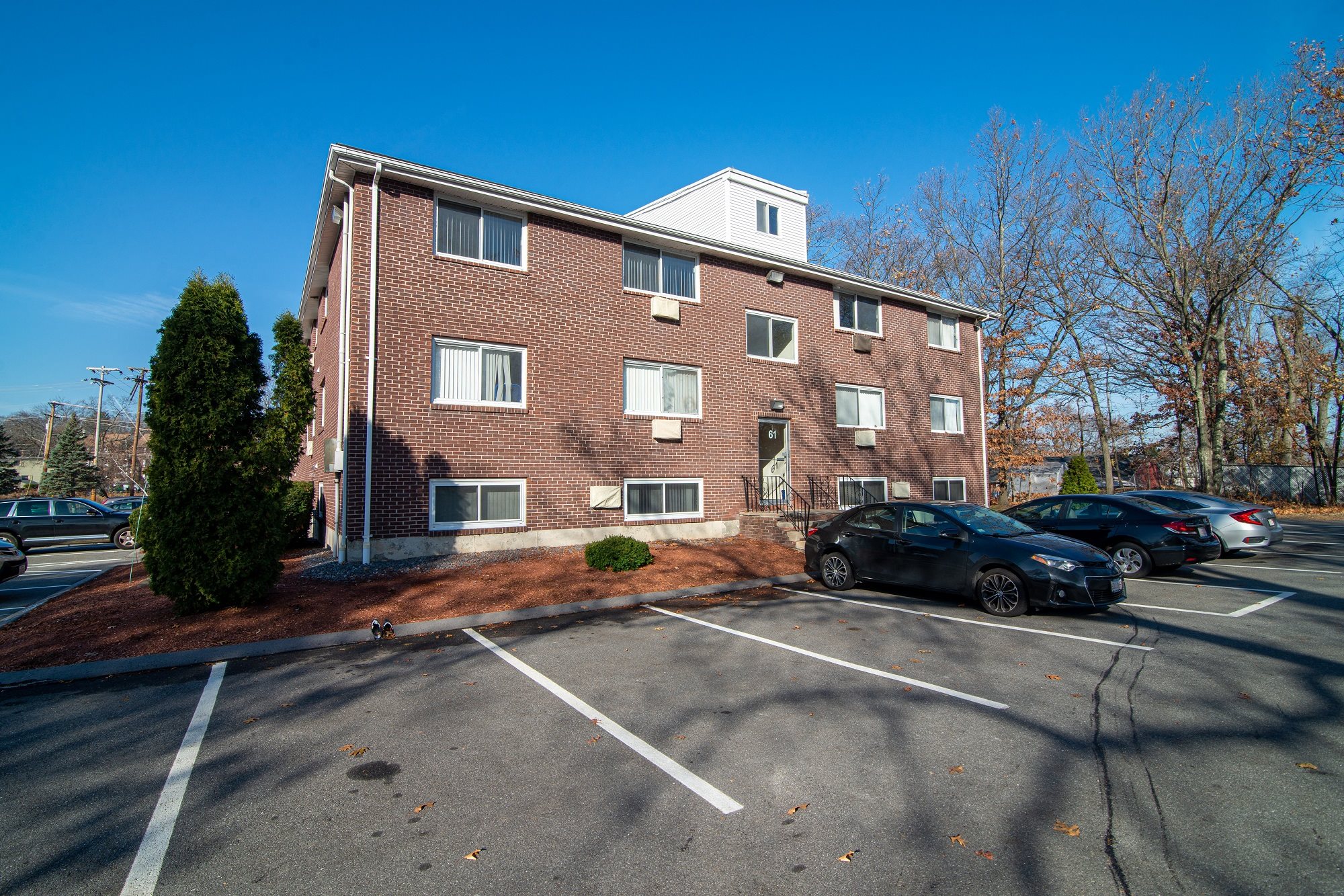 Lowell, MA Student Apartments Studio 12 Beds Photos Meadow Lane